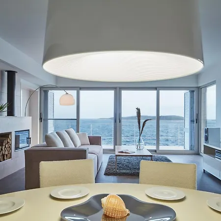 Villa Roca Vis